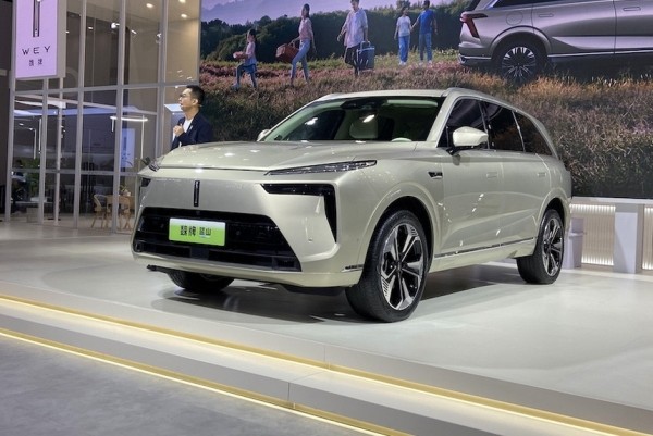 Гибридный кроссовер Wey Lanshan и срочная смена дизайна