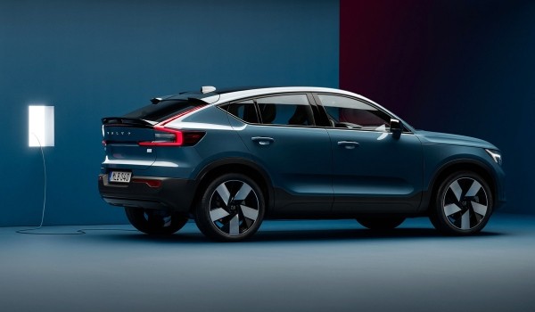 Электрические Volvo XC40 и C40: задний привод вместо переднего