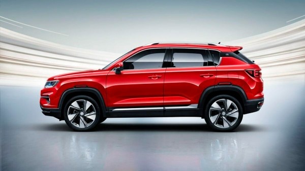 В России начались продажи обновленного кроссовера Changan CS35 Plus