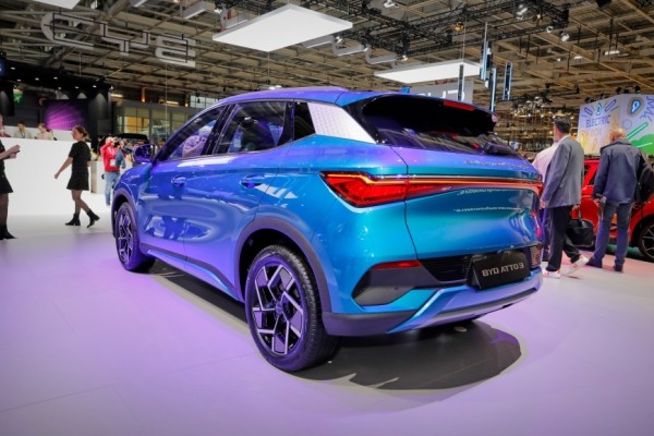 Китайская компания BYD планирует продавать свои электромобили в автосалонах Японии Китайская компания BYD планирует продавать свои электромобили в автосалонах Японии