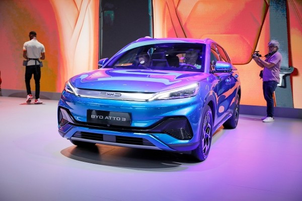 Китайская компания BYD планирует продавать свои электромобили в автосалонах Японии Китайская компания BYD планирует продавать свои электромобили в автосалонах Японии