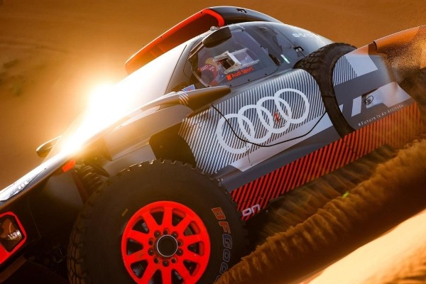 Компания Audi планирует выиграть ралли с электрическим Audi RS Q e-tron Компания Audi планирует выиграть ралли с электрическим Audi RS Q e-tron