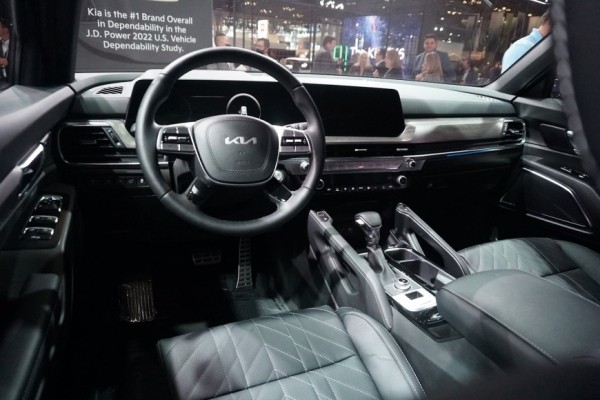 Компания Kia отправляет кроссовер Kia Telluride X-Pro в новогоднее путешествие