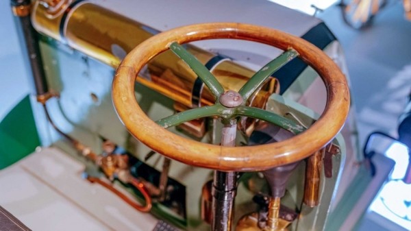 Компания Mercedes представила свой первый грузовой автомобиль 1899 года выпуска