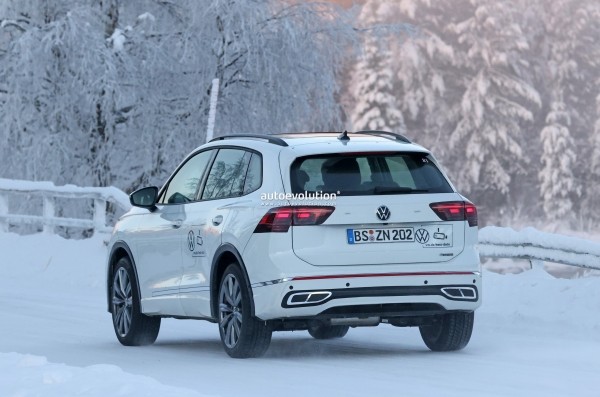 Компания Volkswagen тестирует новый Volkswagen Tiguan 2024 в зимних условиях Компания Volkswagen тестирует новый Volkswagen Tiguan 2024 в зимних условиях