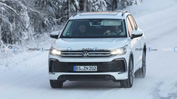 Компания Volkswagen тестирует обновленный кроссовер Volkswagen Tiguan