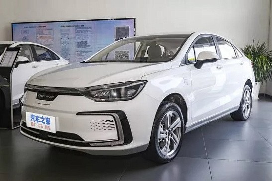 Ростех представил бронированный внедорожник LADA Niva Legend для медицинских сотрудников