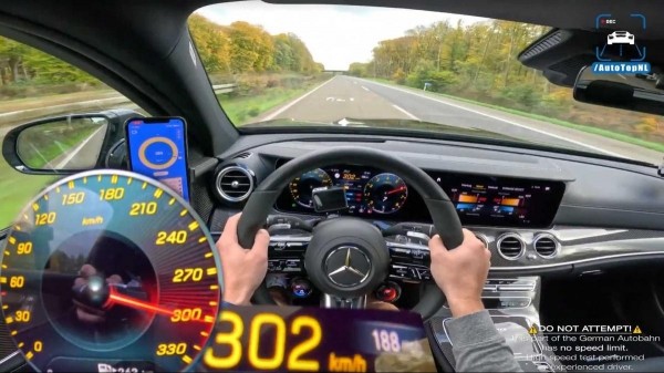 Смотрите, как Mercedes-AMG E63 S 2023 года мчится по автобану со скоростью 302 км/ч Смотрите, как Mercedes-AMG E63 S 2023 года мчится по автобану со скоростью 302 км/ч