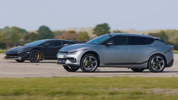 Сможет ли электрический Kia EV6 GT обогнать Lamborghini Aventador SVJ? Сможет ли электрический Kia EV6 GT обогнать Lamborghini Aventador SVJ?