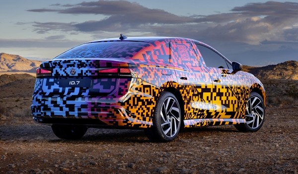 Большой седан Volkswagen ID.7: пока в камуфляже