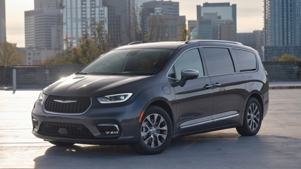 Stellantis отзывает 76 тыс. гибридных минивэнов Chrysler Pacifica из-за короткого замыкания Stellantis отзывает 76 тыс. гибридных минивэнов Chrysler Pacifica из-за короткого замыкания