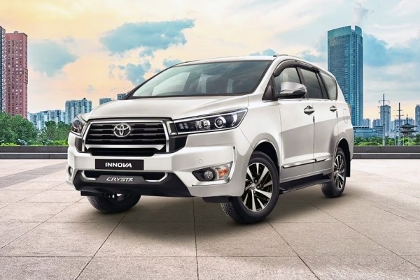 Минивэн Toyota Innova Crysta вернулся с дизелем и «механикой» Минивэн Toyota Innova Crysta вернулся с дизелем и «механикой»