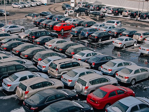 Автоэксперт Валерий Солдунов перечислил порядок действий при заглохшей автомашине зимой