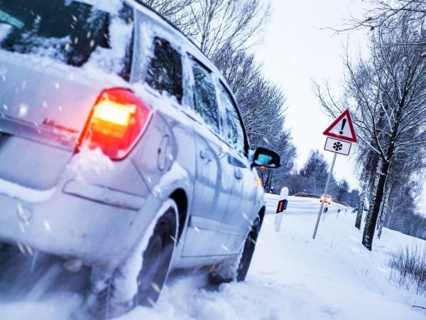 Автоэксперт Валерий Солдунов перечислил порядок действий при заглохшей автомашине зимой