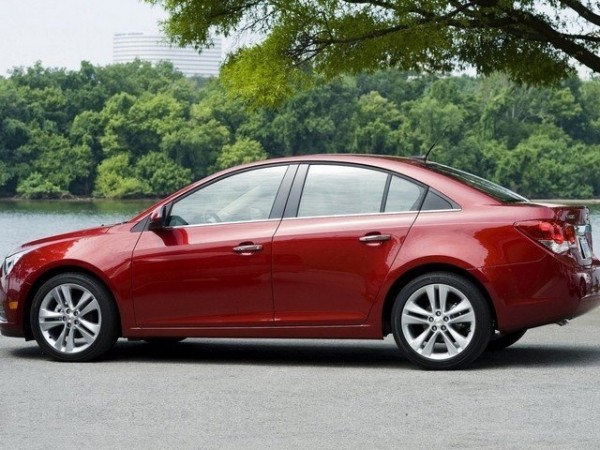 Автосайт «За рулём» назвал Chevrolet Cruze лучшей автомашиной с пробегом за 700 тысяч в РФ в 2023 году