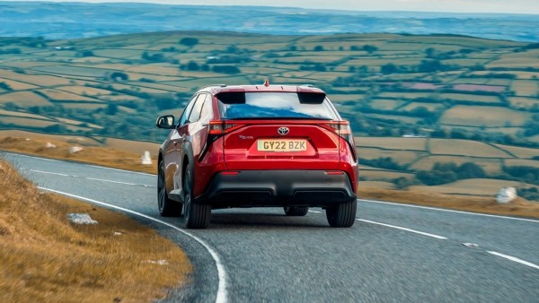 Стала известна стоимость электрокроссовера Toyota bZ4X в России Стала известна стоимость электрокроссовера Toyota bZ4X в России