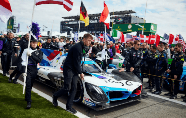 BMW M Hybrid V8 дебютировал в гонках на выходных BMW M Hybrid V8 дебютировал в гонках на выходных