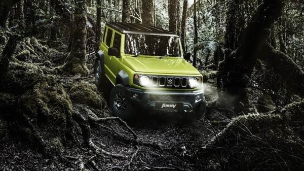 Внедорожник Suzuki Jimny впервые в истории получил пятидверную версию Внедорожник Suzuki Jimny впервые в истории получил пятидверную версию