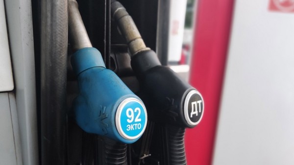 «За рулем»: связи цвета топлива с сезонностью или его производителем не существует