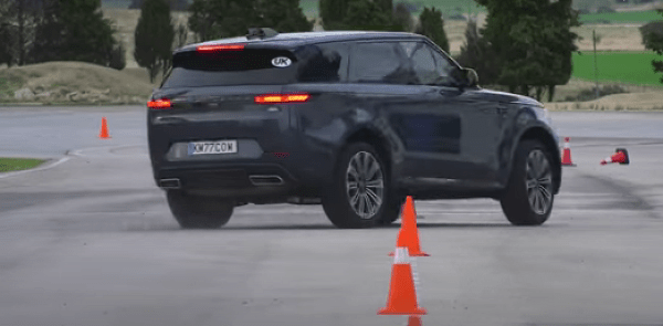 Гибридный Range Rover Sport PHEV оказался слишком тяжелым для прохождения лосиного теста Гибридный Range Rover Sport PHEV оказался слишком тяжелым для прохождения лосиного теста