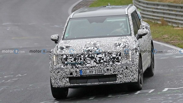 Компания Tesla поставила автолюбителям рекордные 1,31 млн электрических автомашин в 2022 году