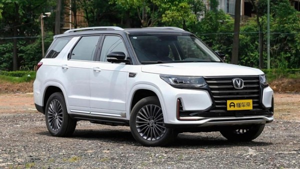 Кроссовер Changan UNI-K на рынке РФ подорожал на 120 тыс. рублей Кроссовер Changan UNI-K на рынке РФ подорожал на 120 тыс. рублей