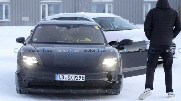 На тестах замечен прототип "заряженной" версии электромобиля Porsche Taycan На тестах замечен прототип "заряженной" версии электромобиля Porsche Taycan