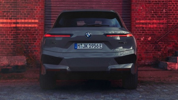 Обновление моделей BMW добавляет новую функциональность цифрового ключа и удаленную парковку