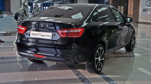 Президент автоконцерна АВТОВАЗ Максим Соколов ездит на эксклюзивном седане LADA Vesta Signature