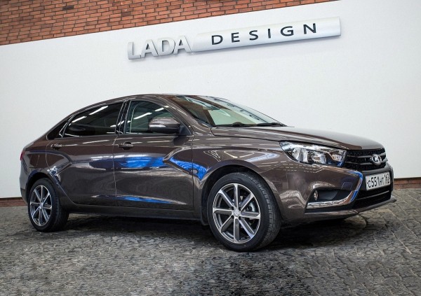 Президент автоконцерна АВТОВАЗ Максим Соколов ездит на эксклюзивном седане LADA Vesta Signature