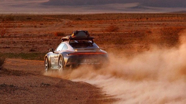 У Porsche возникли проблемы с началом продаж раллийного Porsche 911 Dakar 
