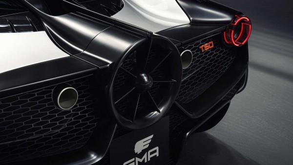 В этом видео, Gordon Murray Automotive T.50 дрифтит во время испытаний на льду В этом видео, Gordon Murray Automotive T.50 дрифтит во время испытаний на льду