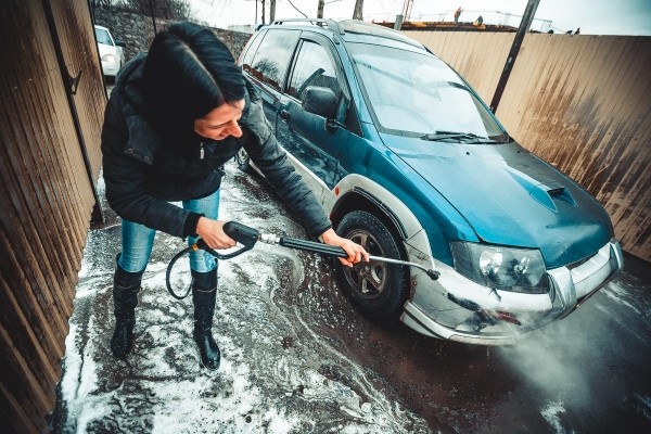 Водителям РФ назвали 3 ошибки при самостоятельной мойке автомашины Водителям РФ назвали 3 ошибки при самостоятельной мойке автомашины