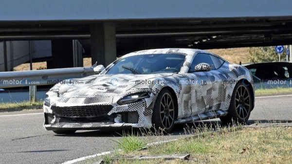 Запечатлен новый итальянский суперкар Ferrari с двигателем V12