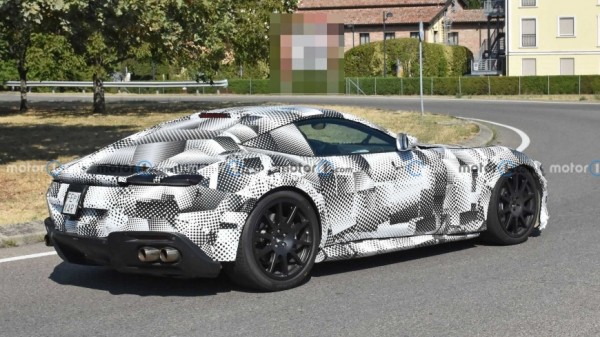 Запечатлен новый итальянский суперкар Ferrari с двигателем V12
