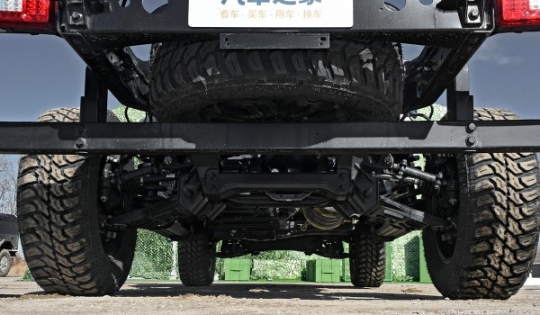 Исполинский внедорожник Dongfeng Warrior MS20: последователь Хаммера Исполинский внедорожник Dongfeng Warrior MS20: последователь Хаммера