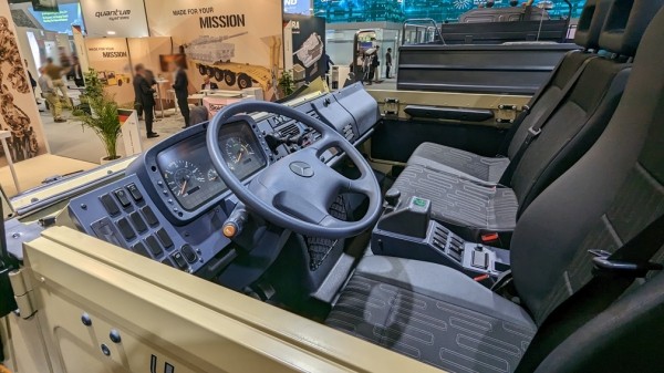 Mercedes-Benz представил в ОАЭ военный грузовик Unimog U 4000 4х4 Mercedes-Benz представил в ОАЭ военный грузовик Unimog U 4000 4х4