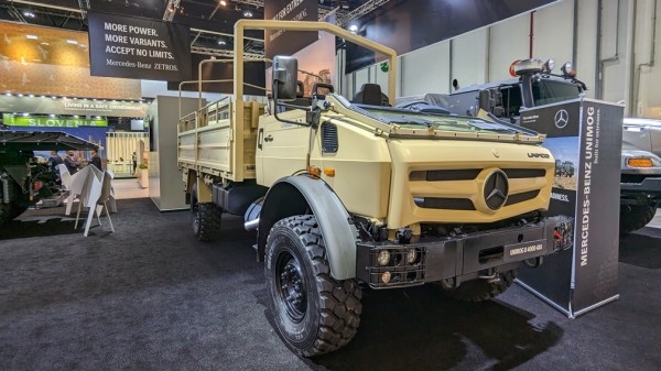 Mercedes-Benz представил в ОАЭ военный грузовик Unimog U 4000 4х4 Mercedes-Benz представил в ОАЭ военный грузовик Unimog U 4000 4х4