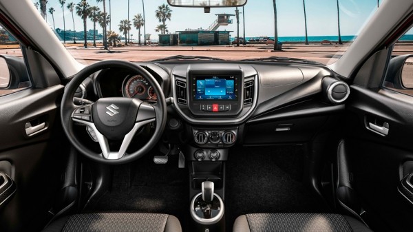 В России появился бюджетный хэтчбек Suzuki В России появился бюджетный хэтчбек Suzuki