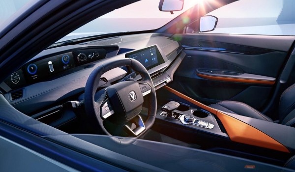 Лифтбек Changan Uni-V в России официально: объявлена цена Лифтбек Changan Uni-V в России официально: объявлена цена