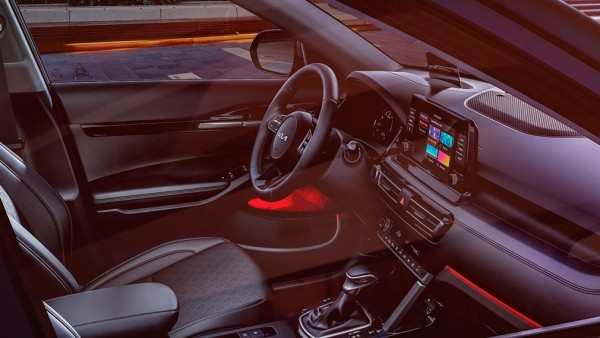 В Россию привезли новый кроссовер KIA КХ3 из Поднебесной за 2,7 млн рублей