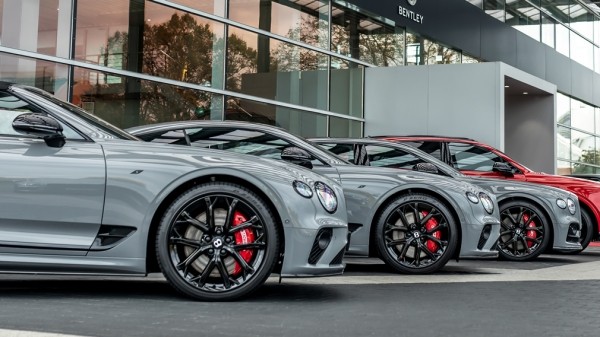 Спорткары Porsche и Bentley попали под отзыв из-за проблем с водяным насосом Спорткары Porsche и Bentley попали под отзыв из-за проблем с водяным насосом