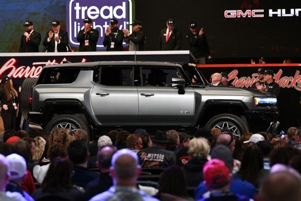 Дайджест дня: Mustang и Hummer с молотка, новый директор УАЗа и другие события индустрии Дайджест дня: Mustang и Hummer с молотка, новый директор УАЗа и другие события индустрии