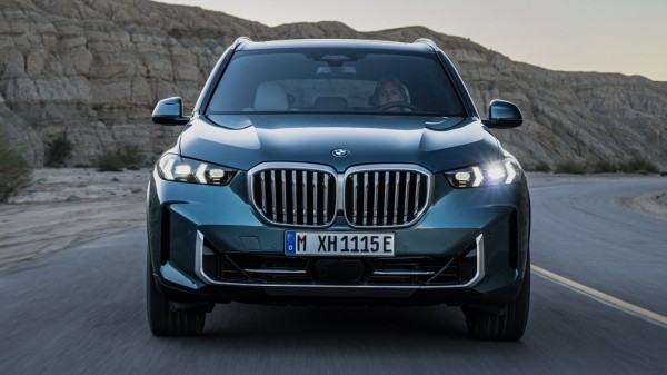 Компания BMW обновила кроссоверы X5 и X6 Компания BMW обновила кроссоверы X5 и X6