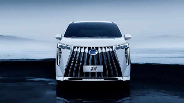 В России стали доступны гибридные минивэны GAC M8