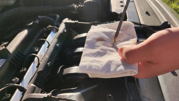 Как быстро должно темнеть моторное масло после замены в исправном ДВС Как быстро должно темнеть моторное масло после замены в исправном ДВС