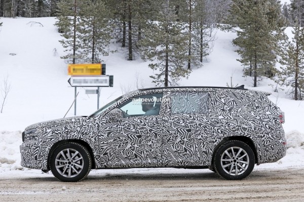 Абсолютно новый кроссовер Skoda Kodiaq вышел на тесты