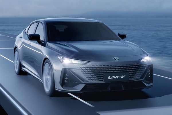 Лифтбек Changan Uni-V в России официально: объявлена цена Лифтбек Changan Uni-V в России официально: объявлена цена