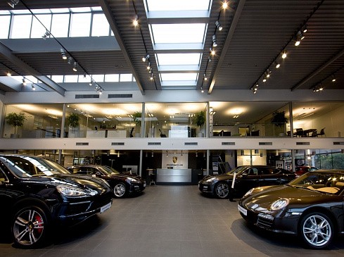 Автосалоны не намерены ввозить в Россию недорогие автомашины в 2023 году из-за крошечной прибыли