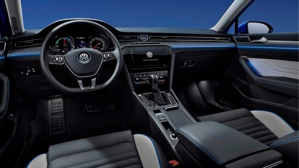 На российском рынке появился седан Volkswagen Magotan На российском рынке появился седан Volkswagen Magotan